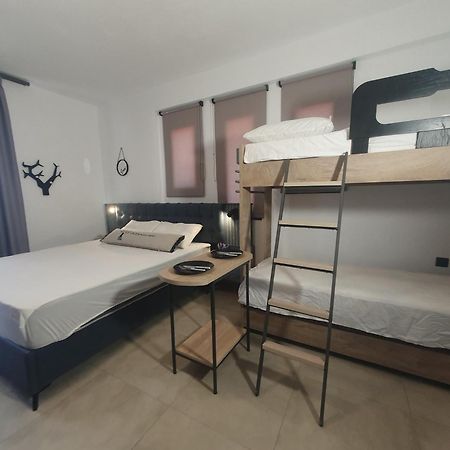 Olea Luxury Suites อัสโปรวาลตา ภายนอก รูปภาพ