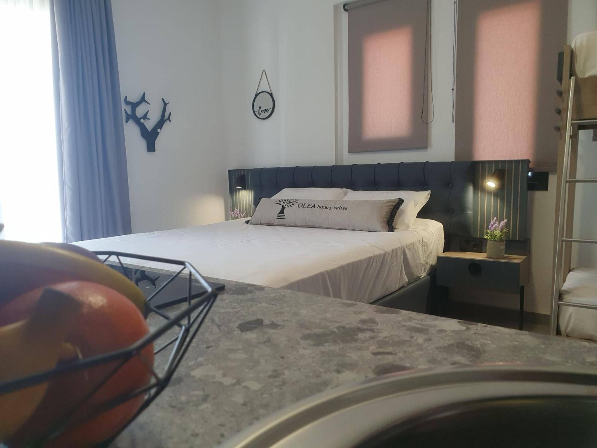 Olea Luxury Suites อัสโปรวาลตา ภายนอก รูปภาพ