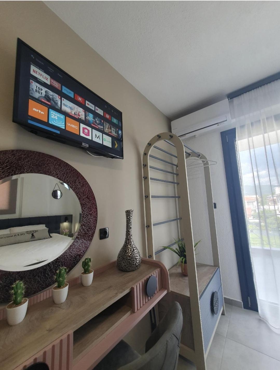 Olea Luxury Suites อัสโปรวาลตา ภายนอก รูปภาพ