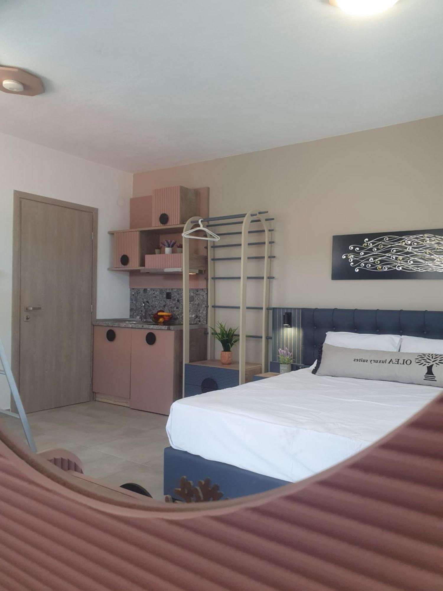 Olea Luxury Suites อัสโปรวาลตา ภายนอก รูปภาพ