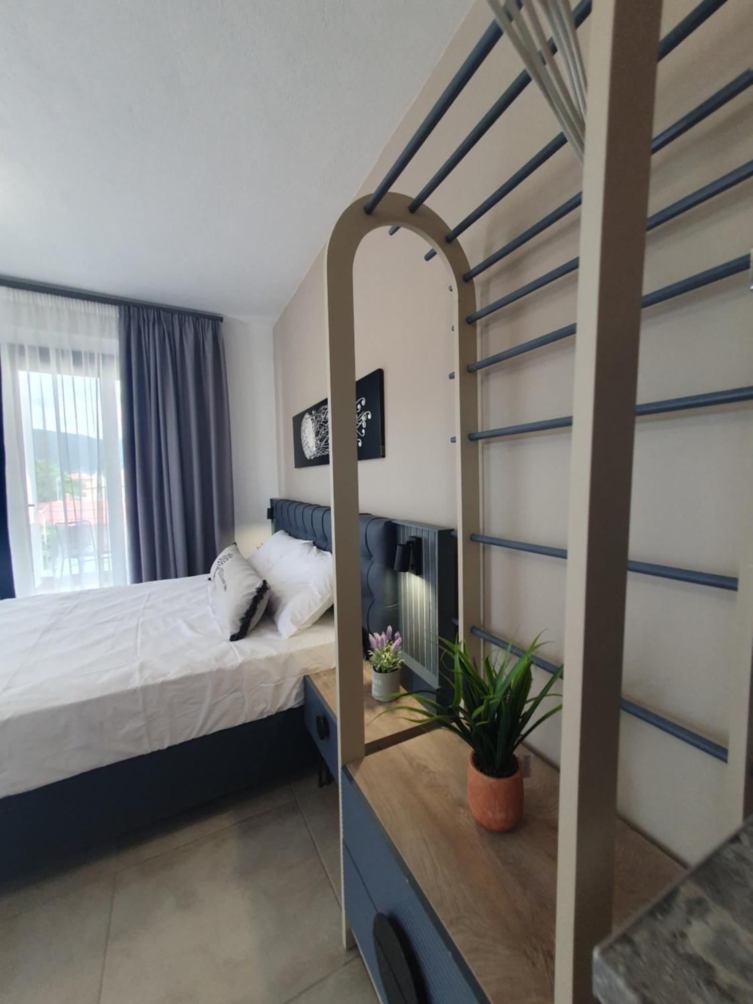 Olea Luxury Suites อัสโปรวาลตา ภายนอก รูปภาพ