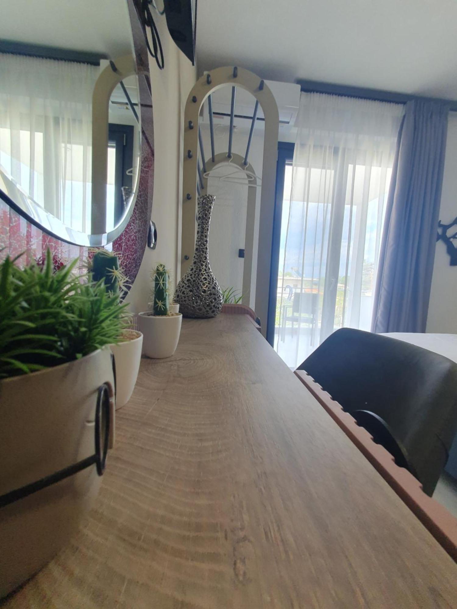 Olea Luxury Suites อัสโปรวาลตา ภายนอก รูปภาพ