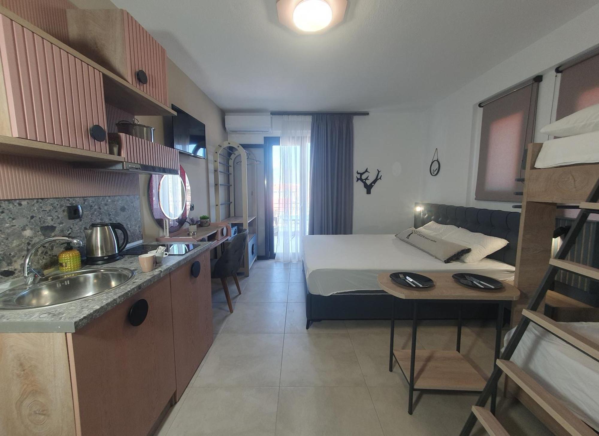 Olea Luxury Suites อัสโปรวาลตา ภายนอก รูปภาพ