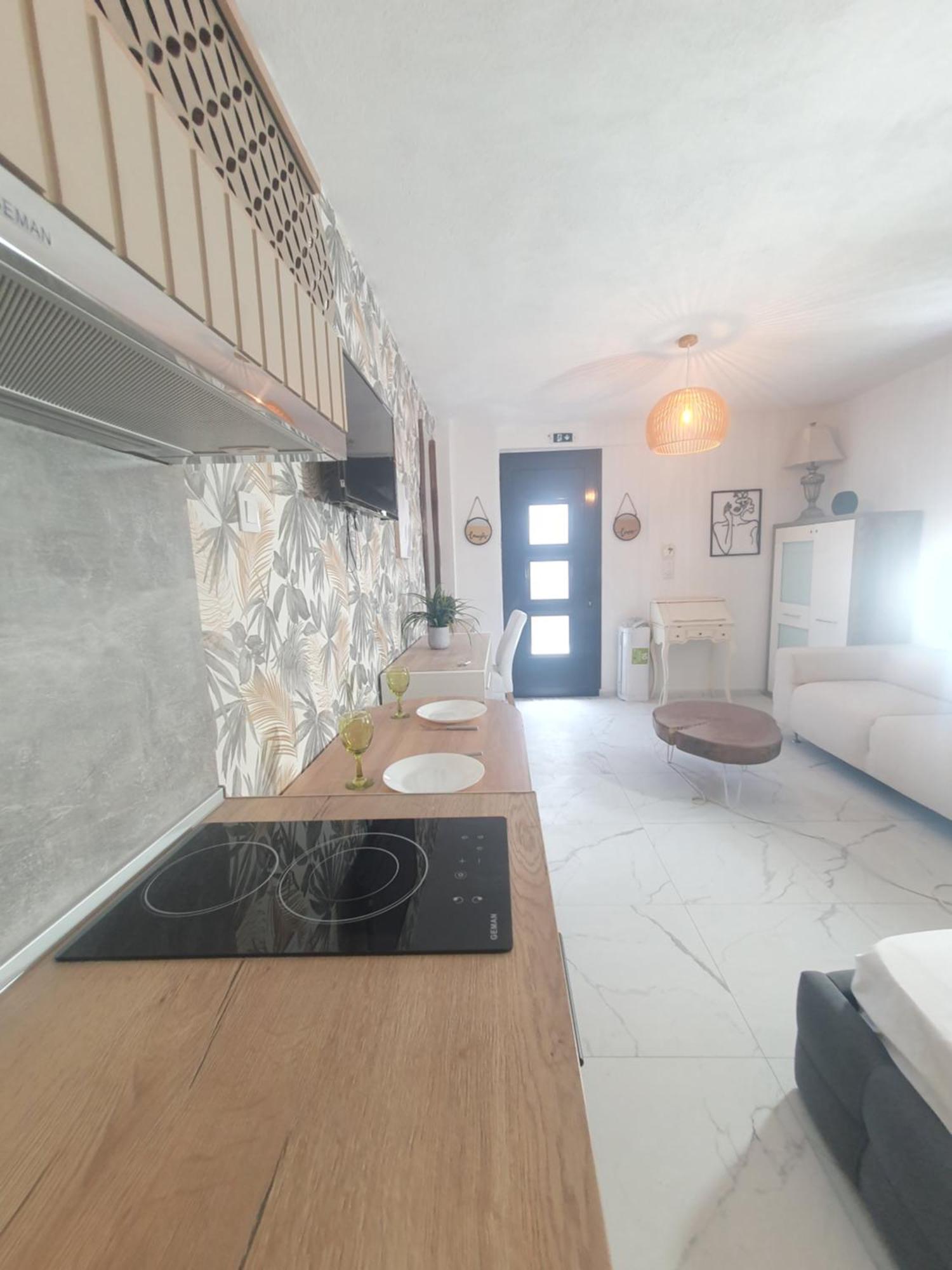 Olea Luxury Suites อัสโปรวาลตา ภายนอก รูปภาพ